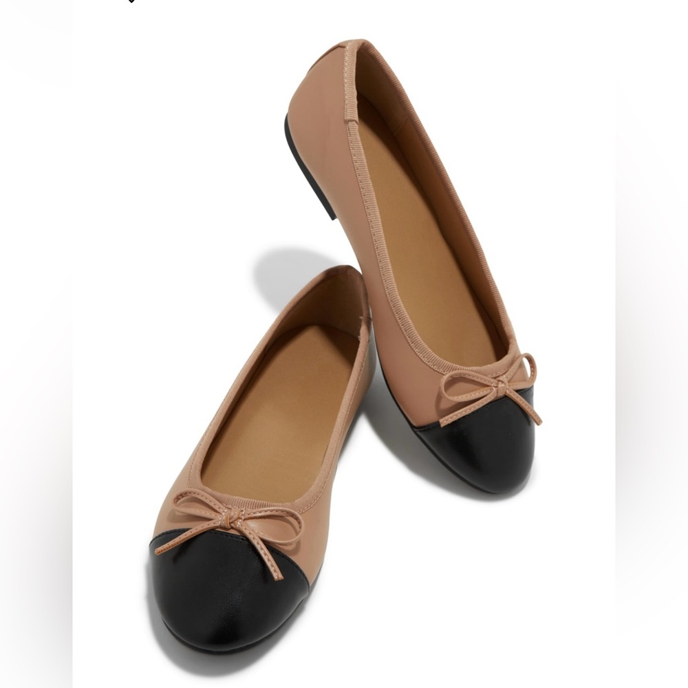 Soda Two-Tone Black and Tan Flats